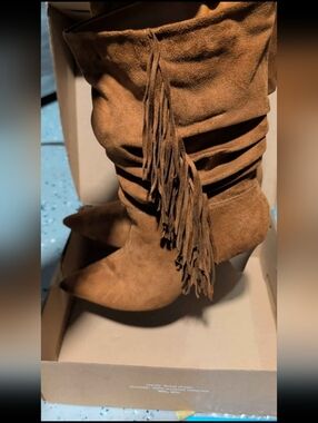 NIB Women's Fringe Suede Mid-Calf Kitten Healed Boots - Brown